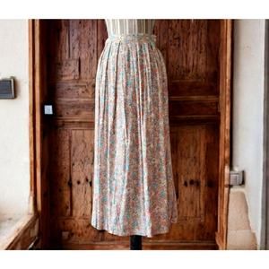 Vintage 80's pastel floral skirt. Whimsical and flowy perfect for Spring!